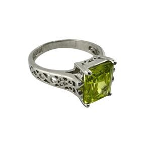 Lia Sophia Appletini Lime Green Radiant Cut Crystal Silver Tone Size 9 Ring